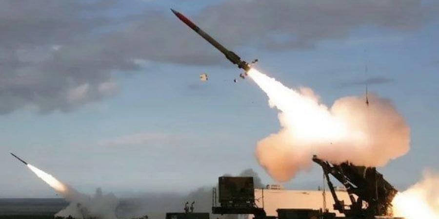 بالبلدي: الحوثيون
      يستهدفون
      سفينة
      يونانية
      في
      خليج
      عدن
      وأنباء
      عن
      غرقها