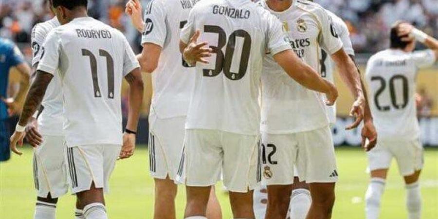 بالبلدي : من
      بوابة
      الإنجليز..
      ريال
      مدريد
      يتلقى
      صدمة
      كبرى
      قبل
      مواجهة
      باريس
      سان
      جيرمان
      في
      نصف
      نهائي
      كأس
      العالم
      للأندية