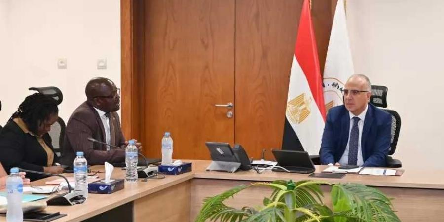 وزير
      الري
      يلتقى
      وفد
      البرلمان
      الناميبي