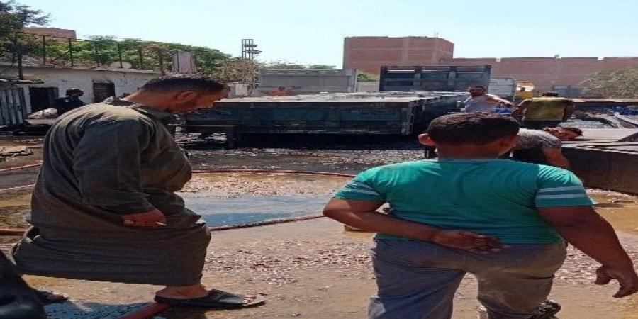بالبلدي: السيطرة
      على
      حريق
      اندلع
      في
      تريلا
      على
      الطريق
      الزراعي
      بالقليوبية