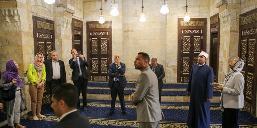 بالبلدي: وكيل
      الأزهر
      يستقبل
      وفد
      الاتحاد
      الأوروبي
      بالجامع
      الأزهر