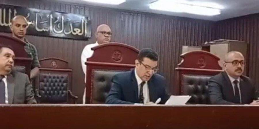 بالبلدي: المشدد
      وغرامه
      مليون
      جنيه
      لصاحب
      مقهى
      وحداد
      لاتهامهم
      بترويج
      المخدرات
      بالقليوبية