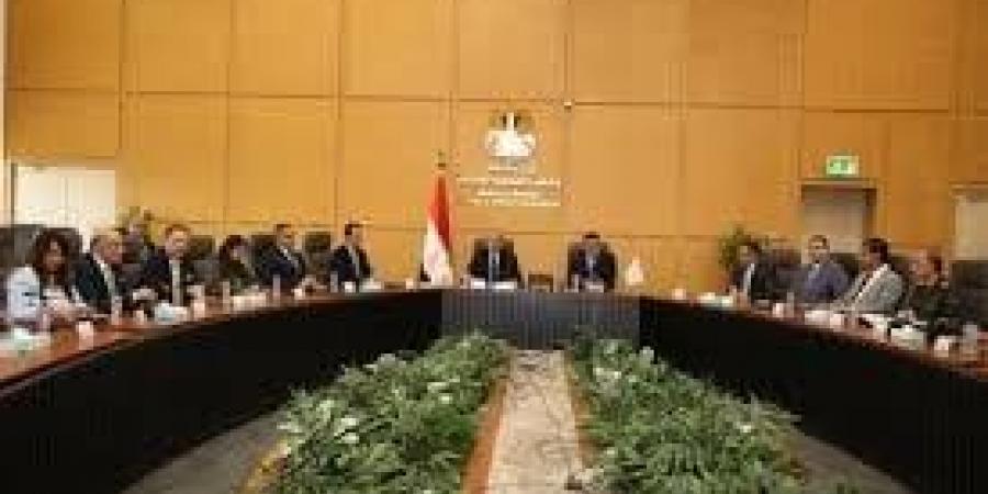 بالبلدي: وزيرا
      الإسكان
      وقطاع
      الأعمال
      العام
      يبحثان
      مستجدات
      التعاون
      في
      تطوير
      الأصول
      وموقف
      المشروعات
      المشتركة