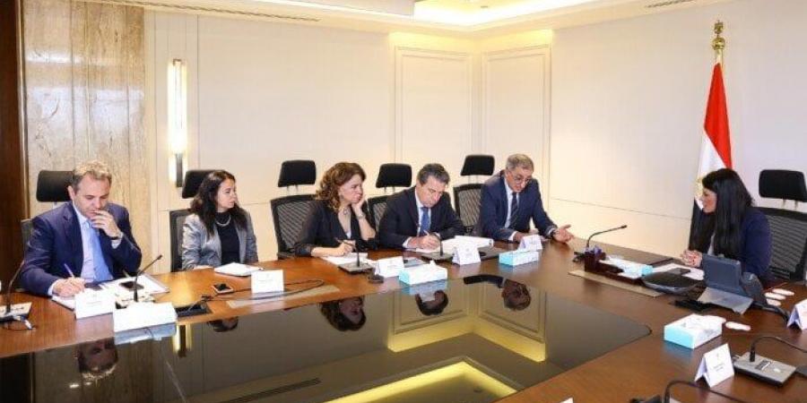 بالبلدي : لمشاط
      تلتقي
      مع
      مسئولي
      البنك
      الأوروبي
      لإعادة
      الإعمار
      والتنمية