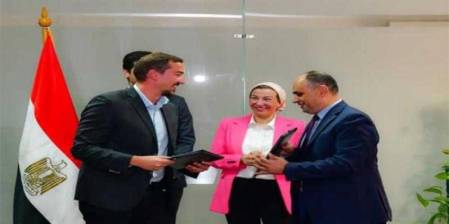 بالبلدي : وزيرة
      البيئة
      تشهد
      توقيع
      بروتوكول
      تعاون
      بين
      جهاز
      شئون
      البيئة
      ومؤسسة
      حماية
      البيئة
      البحرية