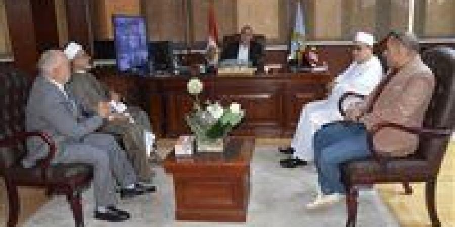 بالبلدي: محافظ
      الغربية
      يدير
      حوارا
      مع
      رموز
      الأزهر
      لدعم
      الوعي
      العام
      وترسيخ
      القيم
      الوسطية