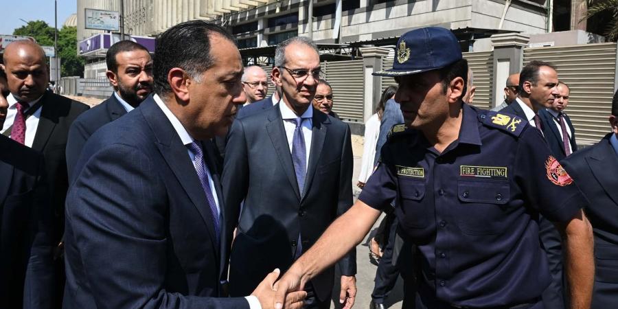 بالبلدي: رئيس
      الوزراء
      يتفقد
      “سنترال
      رمسيس”
      ويستعرض
      تقريرا
      مع
      وزير
      الاتصالات
      بشأن
      عودة
      مختلف
      الخدمات
      –
      القاهرة
      تايمز