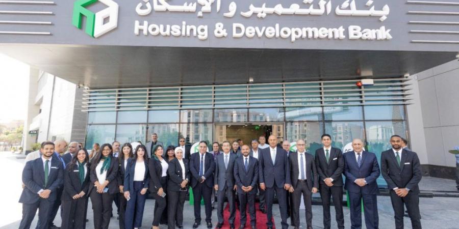 بالبلدي : بنك
      التعمير
      والإسكان
      يواصل
      مسيرة
      توسعه
      الجغرافي
      بافتتاح
      أحدث
      فروعه
      بالقاهرة
      الجديدة