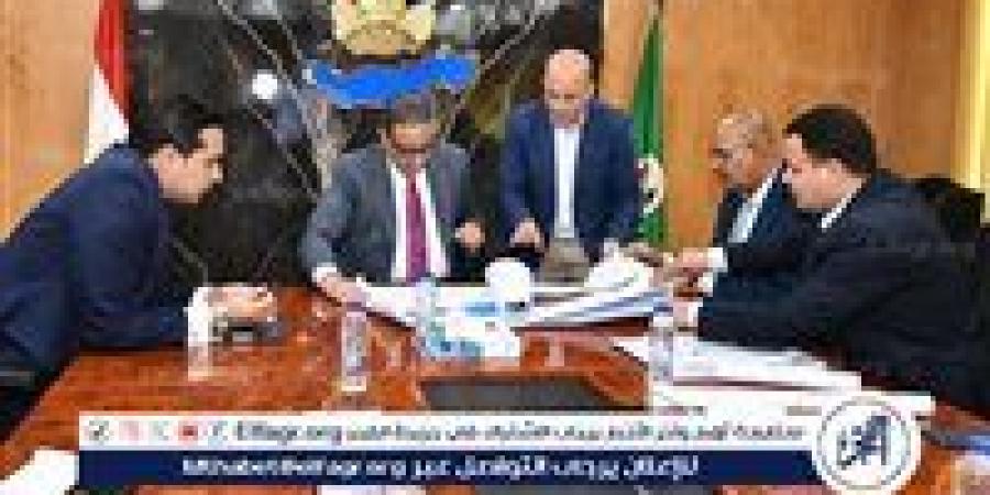 بالبلدي: محافظ
      الفيوم
      يتسلم
      التقرير
      النهائي
      لدراسة
      الاستخدام
      الأمثل
      لأراضي
      جنوب
      بحيرة
      قارون