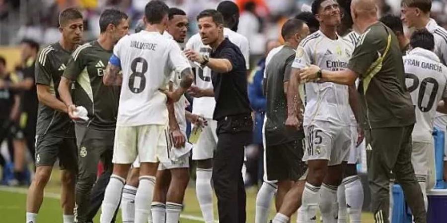 عاصفة
      جوية
      تؤخر
      رحلة
      ريال
      مدريد
      لمواجهة
      باريس
      بمونديال
      الأندية