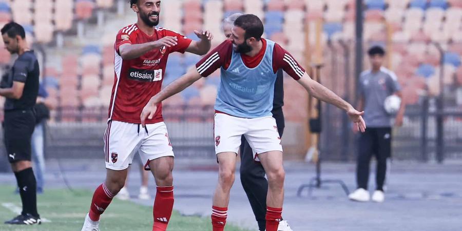 بالبلدي: كيفين
      كارلوس
      وقصة
      الأهلي..
      ومصير
      عرض
      الحزم
      السعودي
      لضم
      الحريف
      وعقبة
      توفيق
      محمد