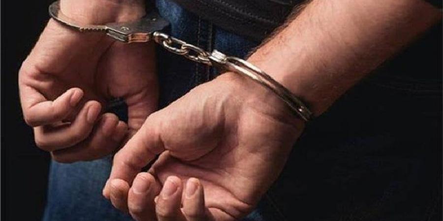 بالبلدي: حبس
      شاب
      بتهمة
      التحرش
      بفتاة
      في
      الفيوم
      4أيام
      على
      ذمة
      التحقيقات
