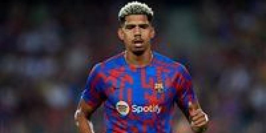 بالبلدي: أراوخو
      بين
      البقاء
      والرحيل..
      راتبه
      المرتفع
      يضع
      مستقبله
      مع
      برشلونة
      على
      المحك