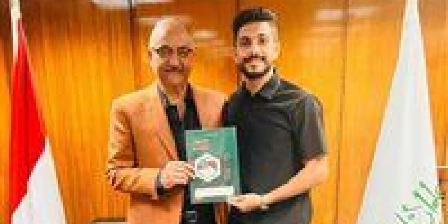 بالبلدي: أيمن
      أشرف:
      العودة
      للأهلي
      في
      منصب
      إداري
      شرف
      كبير