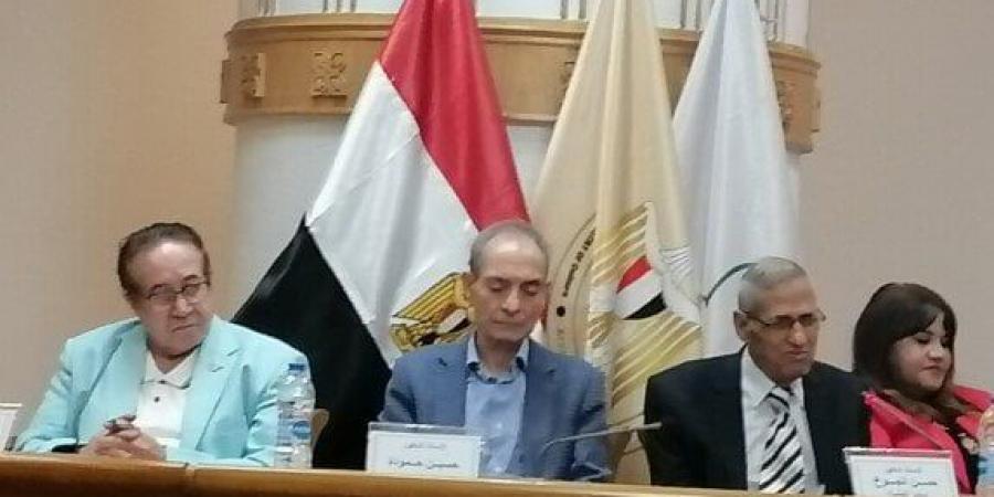 بالبلدي : الزوجة
      والأم
      في
      ثلاثية
      نجيب
      محفوظ
      بمؤتمر
      للرواية
      عن
      مقومات
      الشخصية
      المصرية