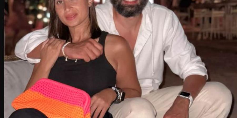 بالبلدي: من
      شائعات
      الارتباط
      إلى
      الطلاق
      الرسمي..
      القصة
      الكاملة
      لأزمة
      كريم
      محمود
      عبد
      العزيز
      وآن
      الرفاعي