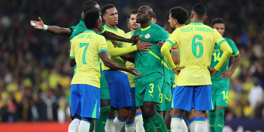 بالبلدي: لقطة جدلية بين فينيسيوس وكوليبالي خلال مباراة البرازيل والسنغال