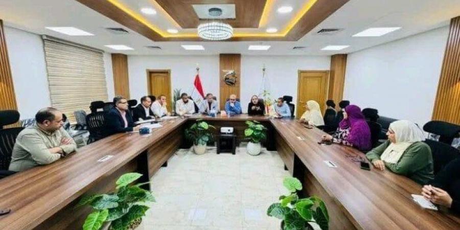 بالبلدي: مسئولو
      «الإسكان»
      يتابعون
      ملف
      التقنين
      ومعدلات
      التنفيذ
      بالأراضي
      المضافة
      بالعبور
      الجديدة