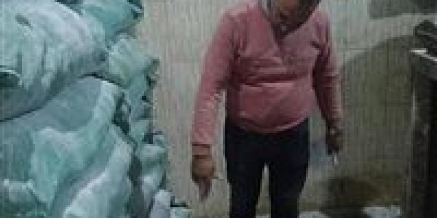 بالبلدي: ضبط
      مخبز
      لمخالفته
      بالتصرف
      فى
      شكائر
      دقيق
      بلدى
      مدعم