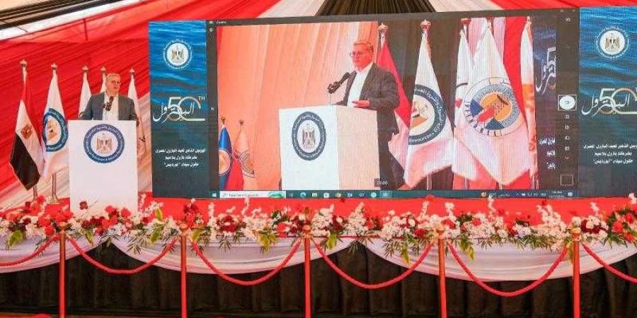 بالبلدي : وزير
      البترول
      والثروة
      المعدنية
      يُشارك
      العاملين
      احتفالهم
      باليوبيل
      الذهبي
      لعيد
      البترول