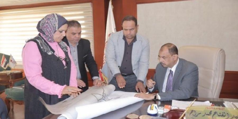 بالبلدي: محافظ
      سوهاج
      يعتمد
      لوحات
      تحديث
      المخطط
      الاستراتيجي
      العام
      لمدينة
      أخميم