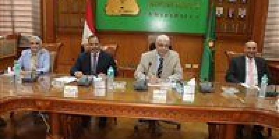 بالبلدي: تفاصيل
      اجتماع
      رئيس
      جامعة
      المنوفية
      بمجلس
      العمداء
      ومتابعة
      منظومة
      التطوير
      والإنجازات
      الجامعية