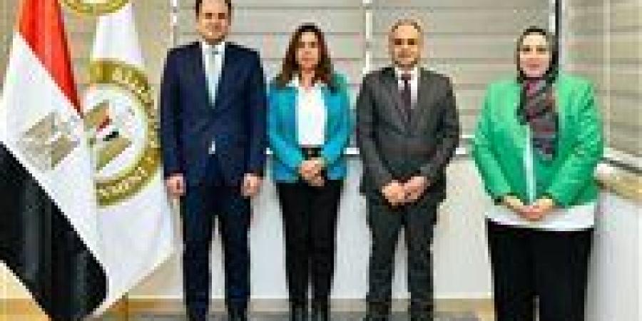 بالبلدي: وزيرة
      البيئة
      توقع
      اتفاق
      الدولة
      المضيفة
      لمؤتمر
      برشلونة
      COP24