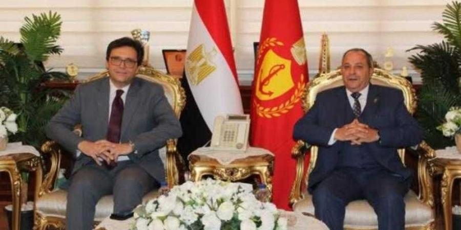 بالبلدي : وزير
      الثقافة
      ومحافظ
      بورسعيد
      يناقشان
      خطة
      تطوير
      عدد
      من
      المنشآت
      الثقافية
      ودعم
      الفعاليات
      بالمحافظ