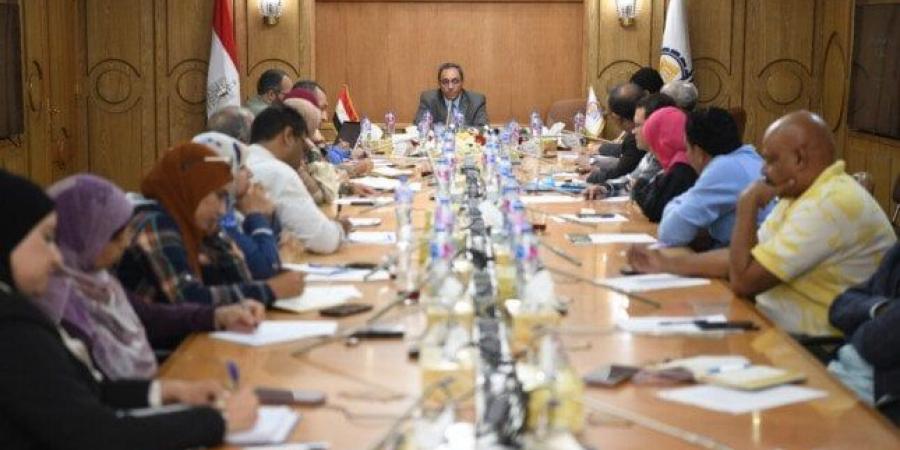 بالبلدي: محافظ
      قنا
      يبحث
      آليات
      تطوير
      الميادين
      وفق
      الأجندة
      الحضرية
      الجديدة