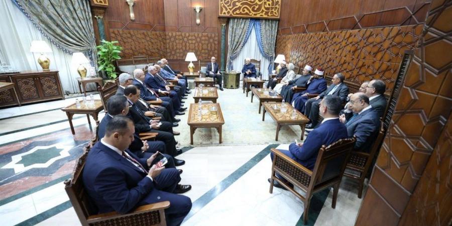 بالبلدي: شيخ
      الأزهر
      يستقبل
      أعضاء
      مجلس
      القضاء
      الأعلى
      برئاسة
      المستشار
      عاصم
      الغايش