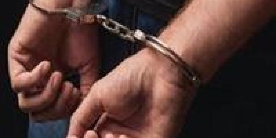 بالبلدي: أوهم
      ضحايا
      بقدرته
      علاجهم
      بالقرآن..
      ضبط
      دجال
      لقيامه
      بالنصب
      على
      المواطنين
      بالمرج