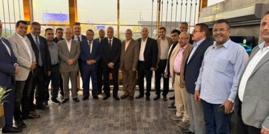 بالبلدي: تكريم
      برلماني
      يمني
      للنائب
      مصطفى
      بكري
      تقديرًا
      لمواقفه
      القومية
      ودعمه
      للقضية
      اليمنية