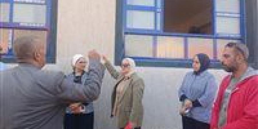 بالبلدي: مدير
      «تعليم
      القاهرة»
      تتفقد
      مبنى
      متضرر
      بمدرسة
      الأبطال..
      وتؤكد:
      سلامة
      الطلاب
      "خط
      أحمر"