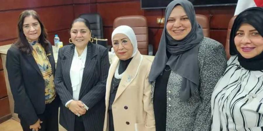 حي
      شرق
      مدينة
      نصر
      يُنظم
      ندوة
      تثقيفية
      لتعزيز
      المشاركة
      بالانتخابات
      البرلمانية
      بتوجيهات
      محافظ
      القاهرة