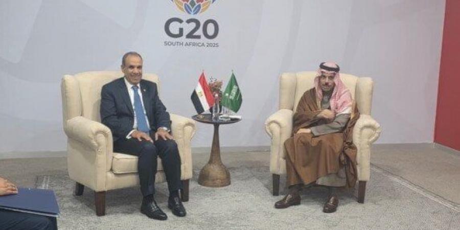 بالبلدي: وزير
      الخارجية
      يلتقي
      نظيره
      السعودي
      على
      هامش
      أعمال
      قمة
      العشرين
      ويبحثان
      الأوضاع
      الإقليمية
      والدولية