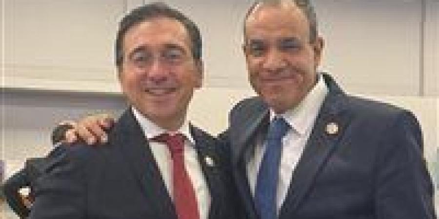 بالبلدي: وزير
      الخارجية
      يلتقى
      مع
      نظيره
      الاسبانى
      على
      هامش
      أعمال
      قمة
      مجموعة
      العشرين