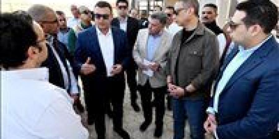 بالبلدي: وزير
      الإسكان
      ومحافظ
      الفيوم
      يتفقدان
      محطتي
      معالجة
      «بطن
      أهريت»
      و«الحامولي»