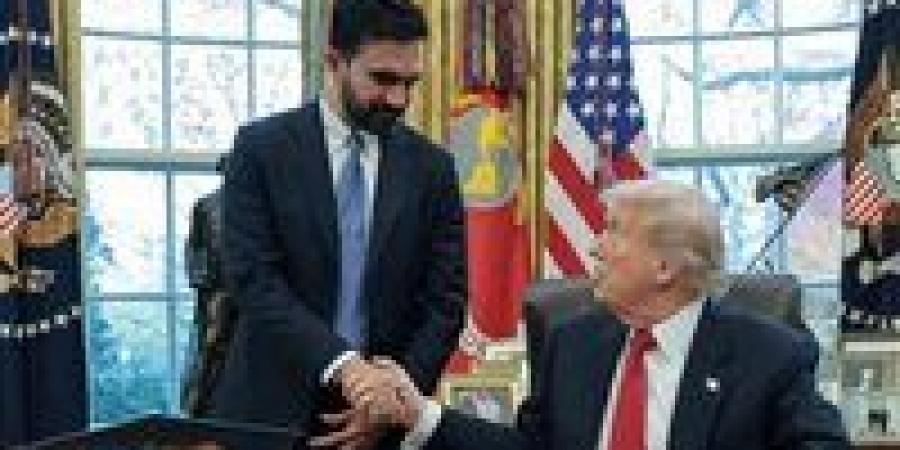 بالبلدي: ترامب
      وممداني
      وجهًا
      لوجه..
      ماذا
      حدث
      في
      أول
      اجتماع
      بينهما؟