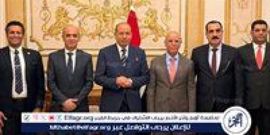 بالبلدي: رئيس
      جامعة
      المنصورة
      يبحث
      تعزيز
      التعاون
      الأكاديمي
      مع
      السفير
      العراقي
      بالقاهرة