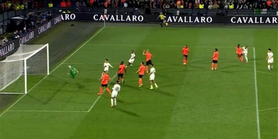 بالبلدي : فيديو
      |
      الجزائر
      تخطف
      فوزًا
      مثيرًا
      أمام
      هولندا
      استعدادًا
      لـ
      كأس
      العالم