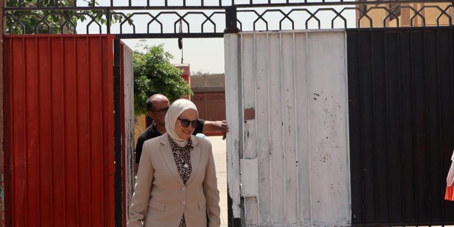 بالبلدي : من
      قلب
      اللجان..
      مدير
      تعليم
      القاهرة
      تقود
      المتابعة
      وتفرض
      الانضباط
      الامتحاني
      الكامل