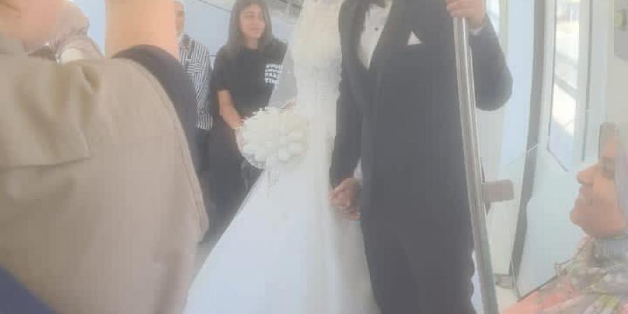 بالبلدي: عروسان
      يحتفلان
      بزفافهما
      على
      متن
      أحد
      قطارات
      المونوريل
      "صور"