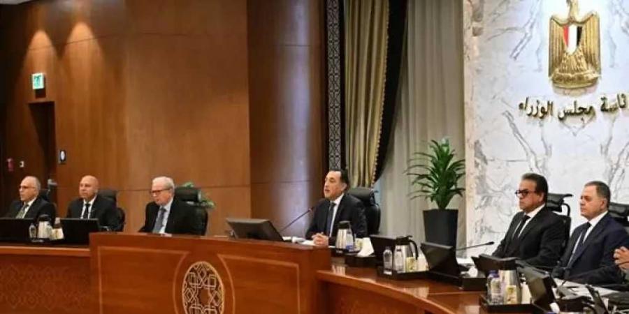 أبرزها
      مد
      وقف
      العمل
      بضريبة
      الأطيان
      لمدة
      سنة..
      مجلس
      الوزراء
      يوافق
      على
      9
      قرارات
      جديدة