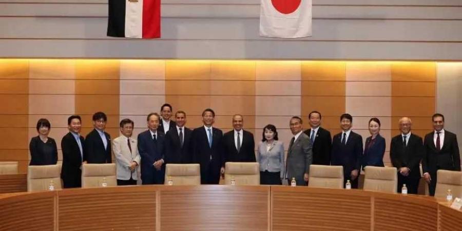وزير
      الخارجية
      يلتقي
      بنواب
      البرلمان
      الياباني
      أعضاء
      جمعية
      الصداقة
      البرلمانية
      المصرية–اليابانية