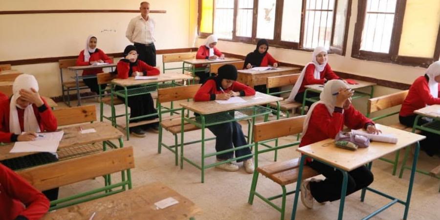 بالبلدي : التعليم
      تنشر
      صورًا
      من
      لجان
      امتحانات
      الشهادة
      الإعدادية
      2026..
      وتؤكد
      استقرار
      العملية
      الامتحانية