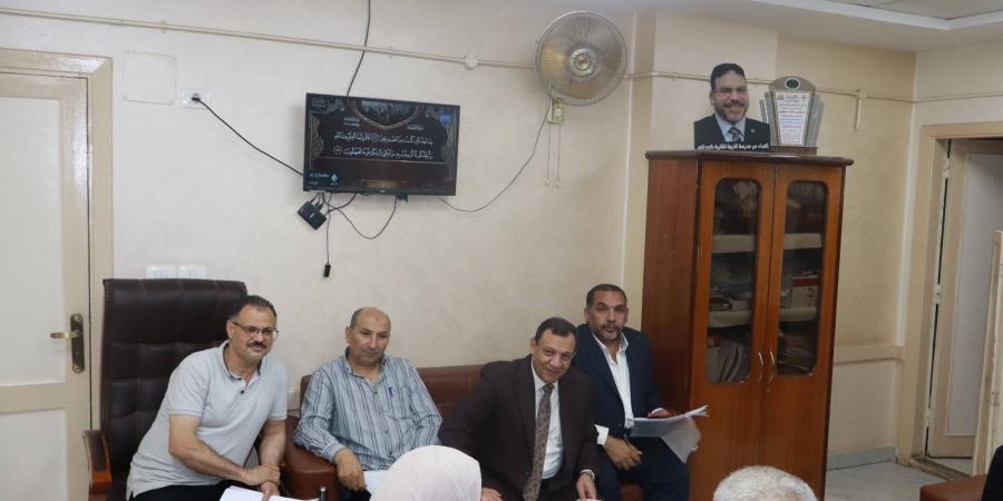 بالبلدي : من
      داخل
      غرفة
      العمليات
      الرئيسية
      وكيل
      ىالتعليم
      بالدقهلية
      يشهد
      انطلاق
      امتحانات
      الشهادة
      الإعدادية
