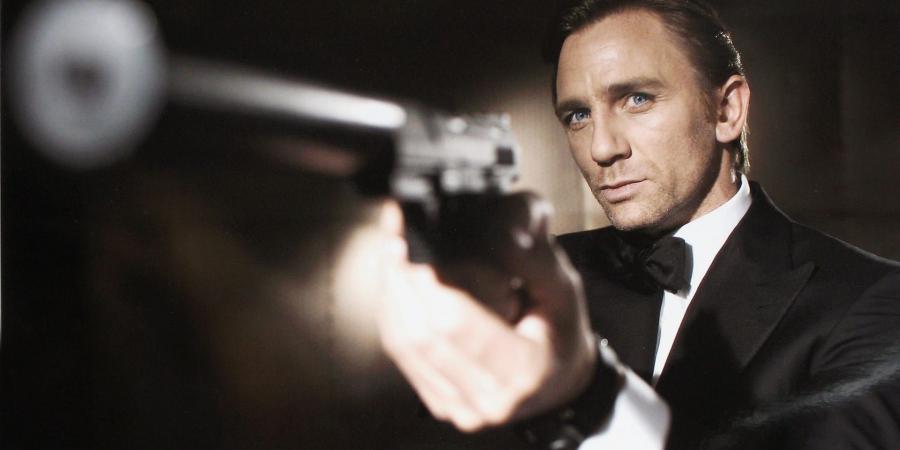 بالبلدي: ترامب ينشر صورة له كـ"جيمس بوند" وشخصية الجاسوس 007