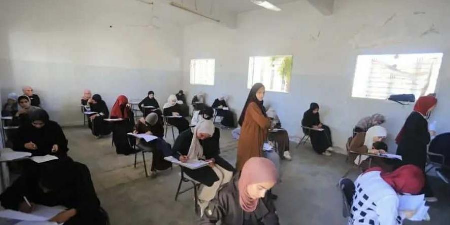 رغم
      تداعيات
      الحرب..
      طلاب
      الثانوية
      الأزهرية
      بفلسطين
      يؤدون
      امتحان
      التفسير
      وسط
      تسهيلات
      للنقل
      والرعاية
      الطبية