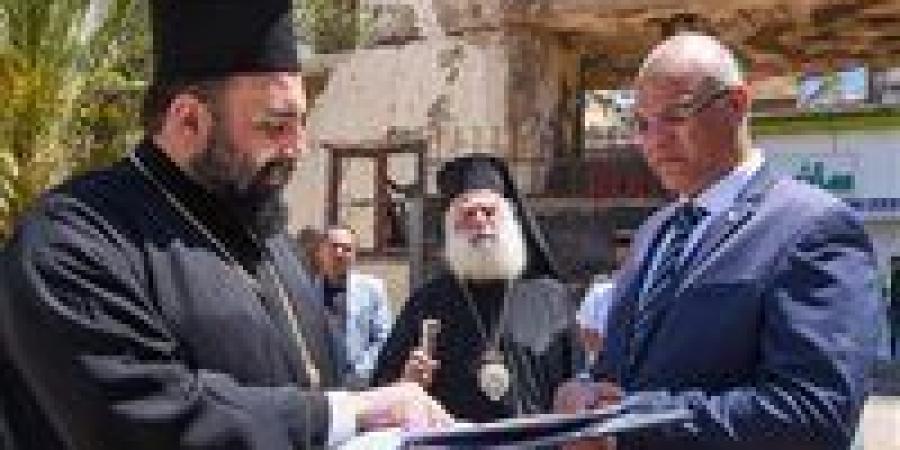 بالبلدي: البابا
      ثيودوروس
      الثاني
      ومحافظ
      الإسكندرية
      يبحثان
      مشروعات
      تنموية
      وتعليمية
      جديدة
