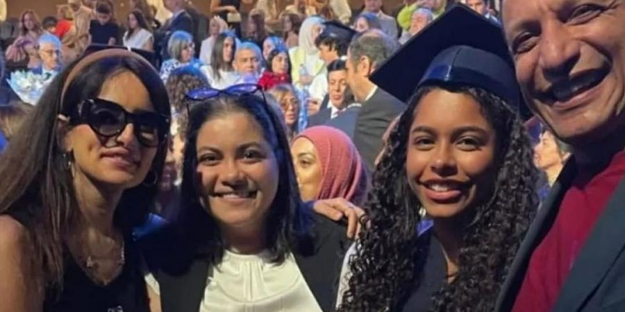 بالبلدي: بحضور
      زينة
      وغياب
      والدتها..
      ابنة
      شيرين
      عبد
      الوهاب
      تحتفل
      بتخرجها